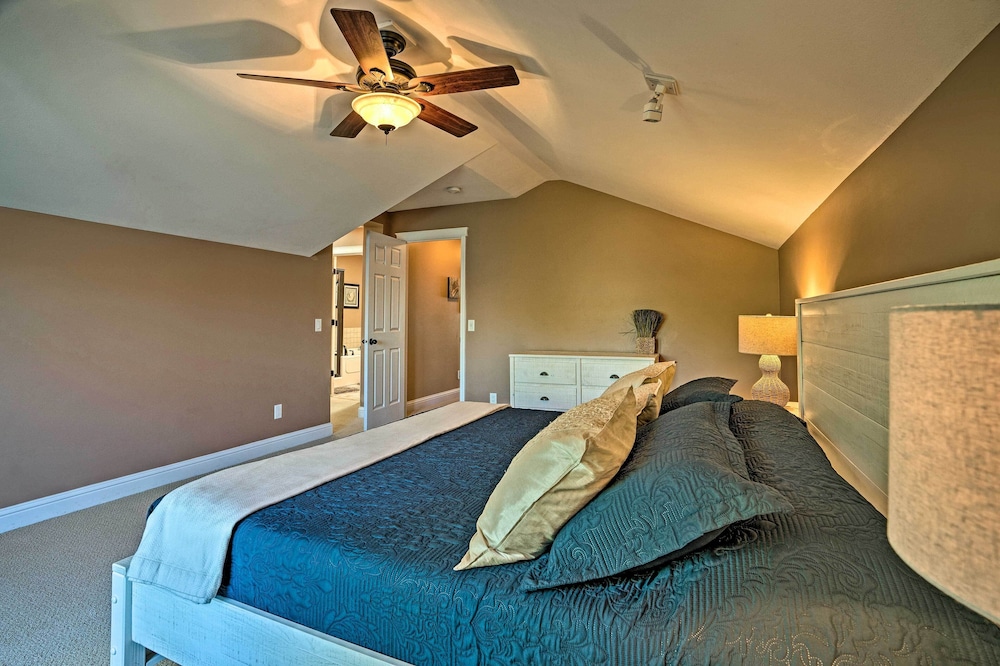 Lakefront Resort Townhome With Gas Grill & Kayaks! view 5