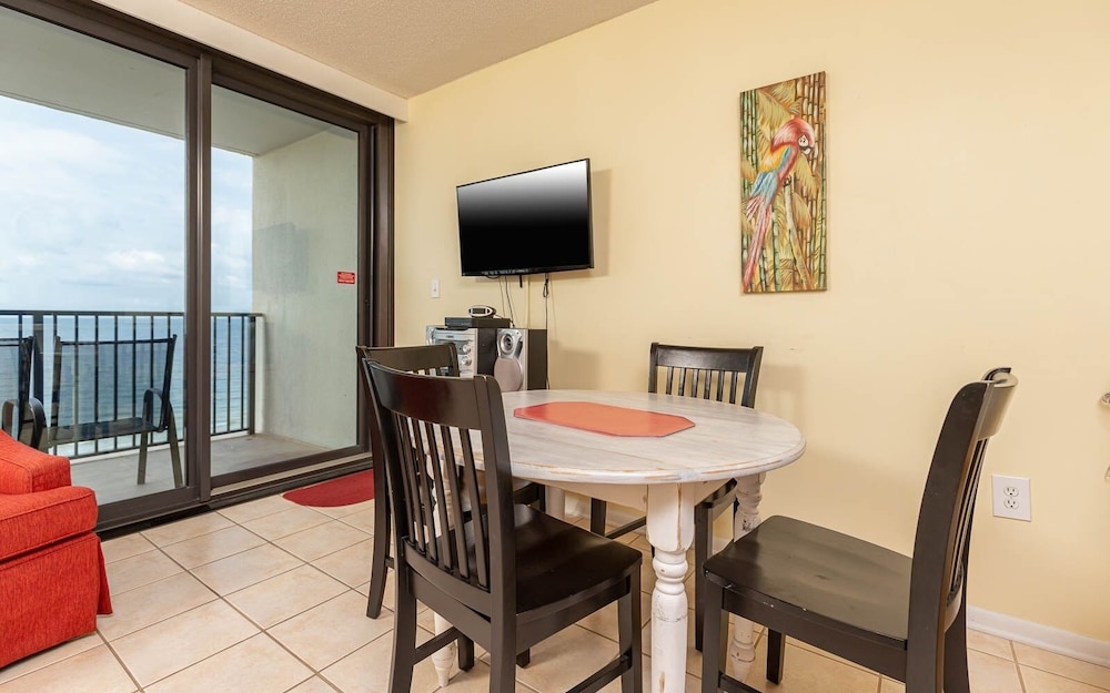 Island Winds West 876 1 Bedroom Condo