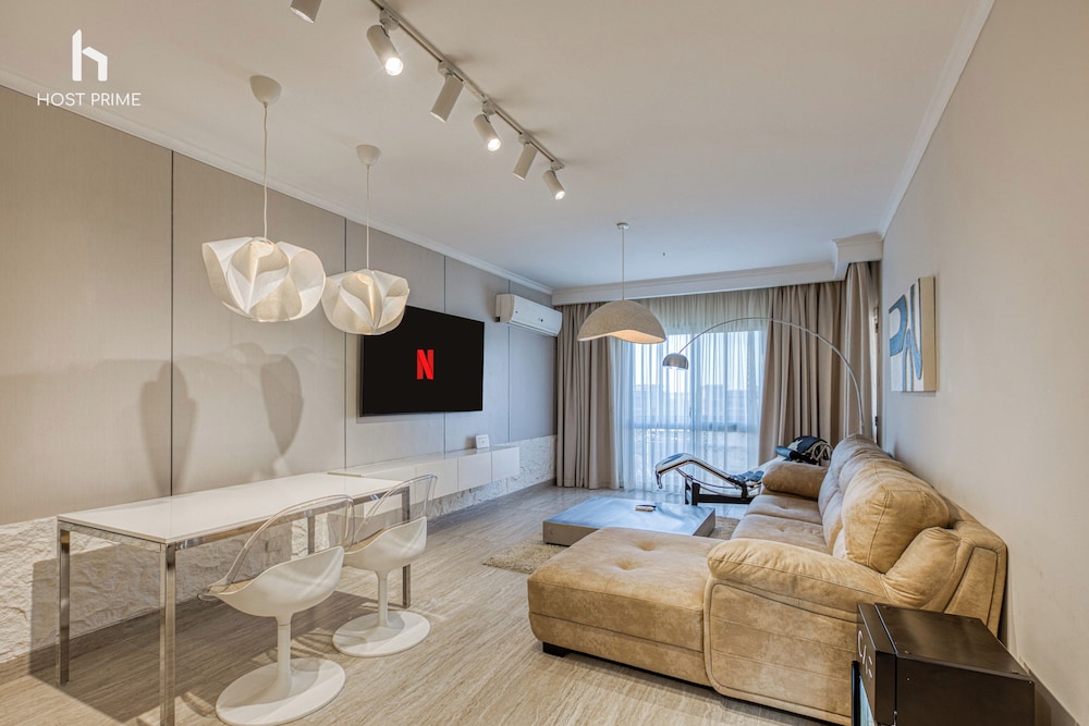 Grand Stay Apartment in Rehab City