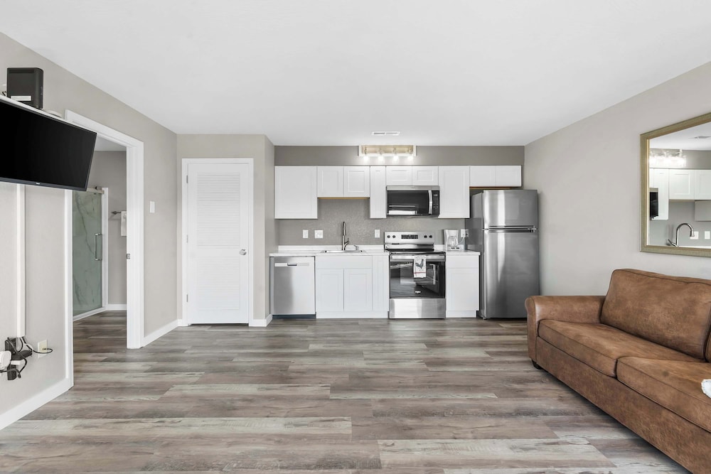 Waterview Oasis Stay for 4