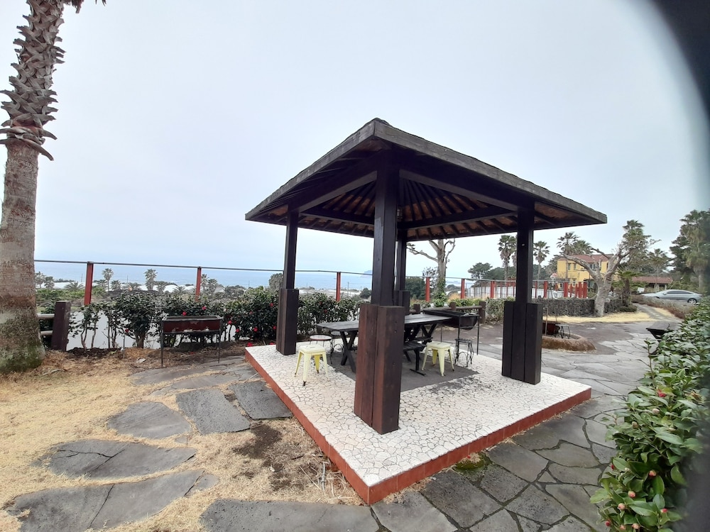 Lime Orange Vill Pension