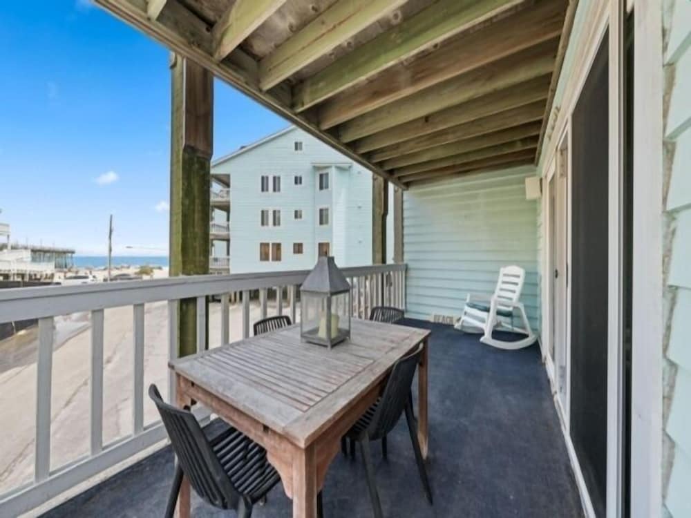 Island North 14c - 2nd Row Stunner! Relax In Comfort After Your Days In The Sun 2 Bedroom Condo by RedAwning view 5