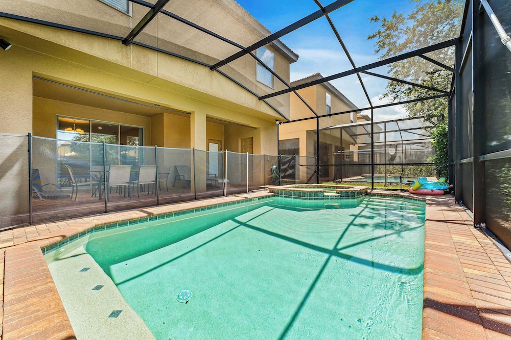 Loft & Leisure Villa 6 Bdrs!