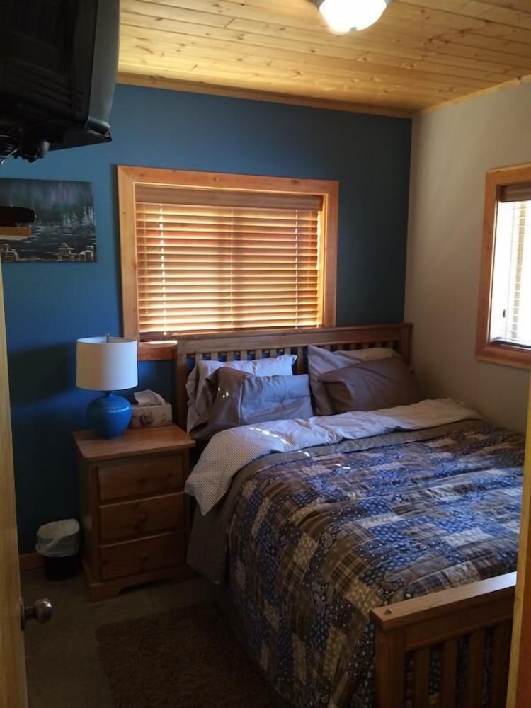 Silver Bullet Inn by Apex Accommodations - Image 2