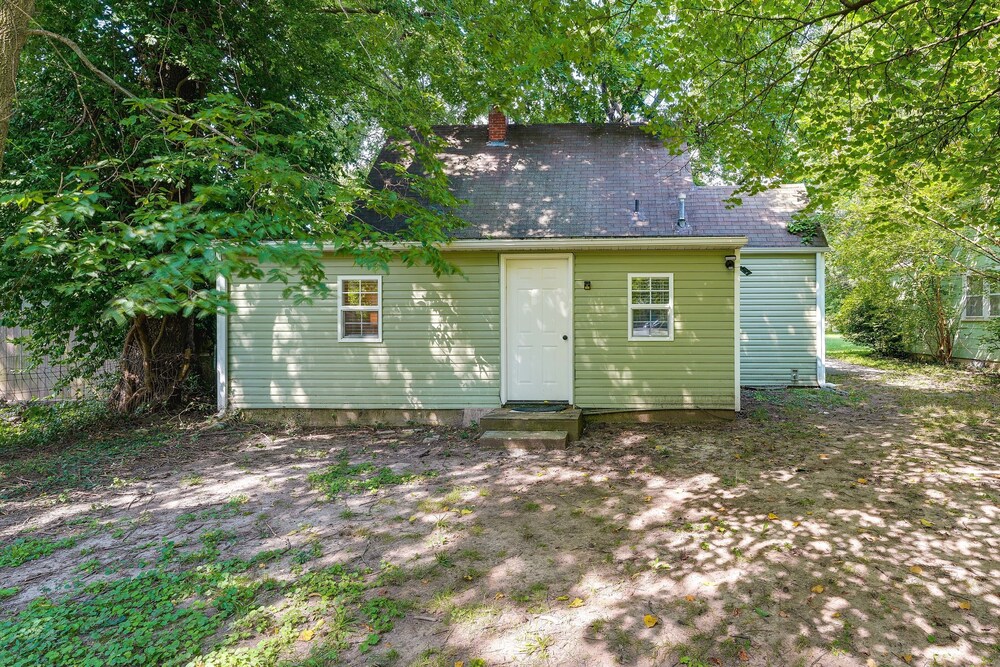 Springfield Home w/ Yard: 3 Mi to Downtown! view 4