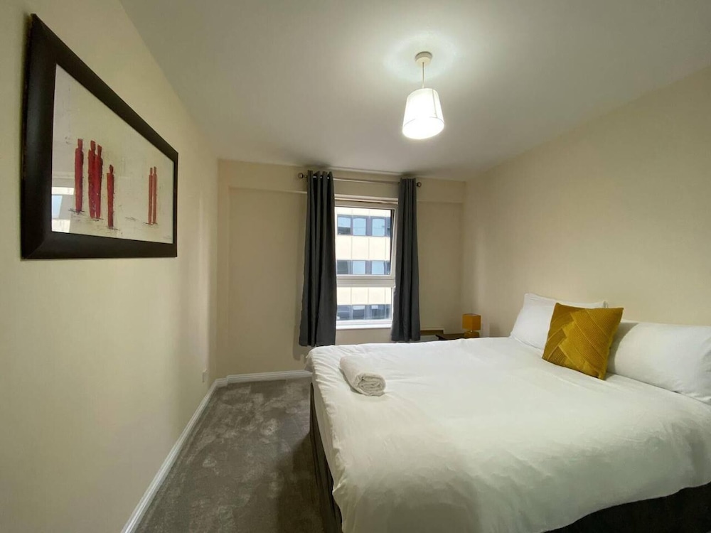 Remarkable 2-bed Apartment in Glasgow view 3