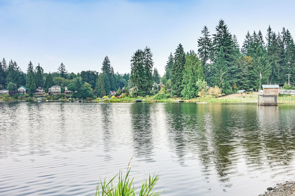 Lake Margaret Access: Boho Log Cabin w/ Backyard