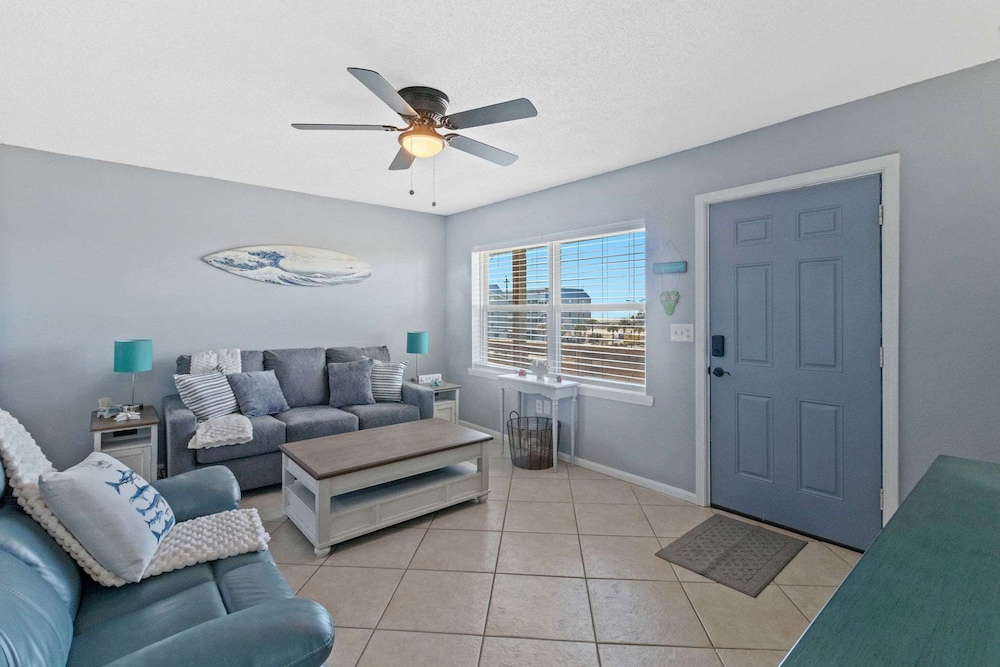 Two 2br Condos Walk to Beach Hangout
