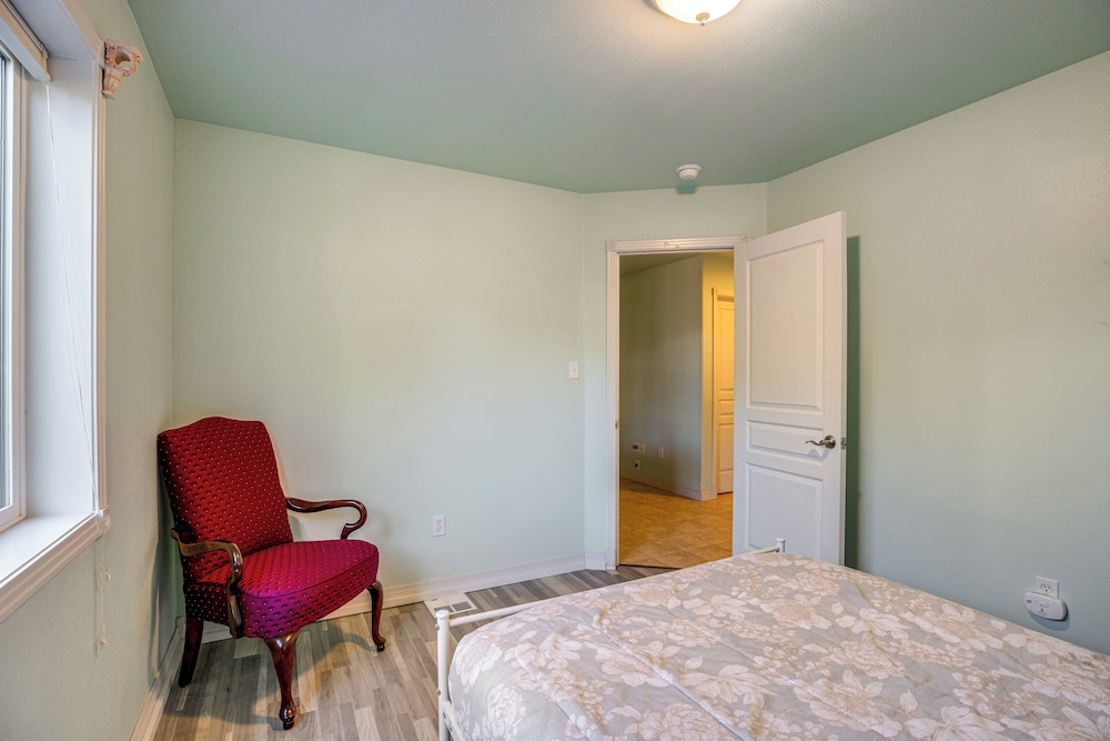Walk to Shore: Home w/ Deck in Rockaway Beach!