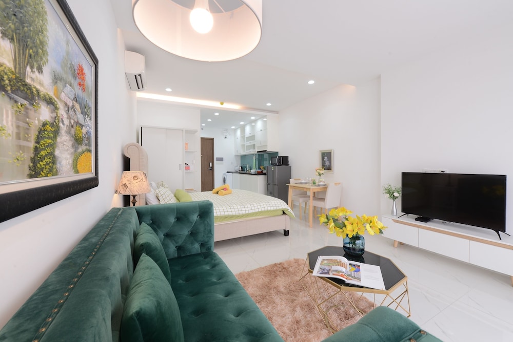 Jennifer House - Millenium Apartment