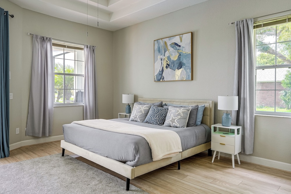 Game, Swim & Unwind: Lakeside Retreat Near Disney