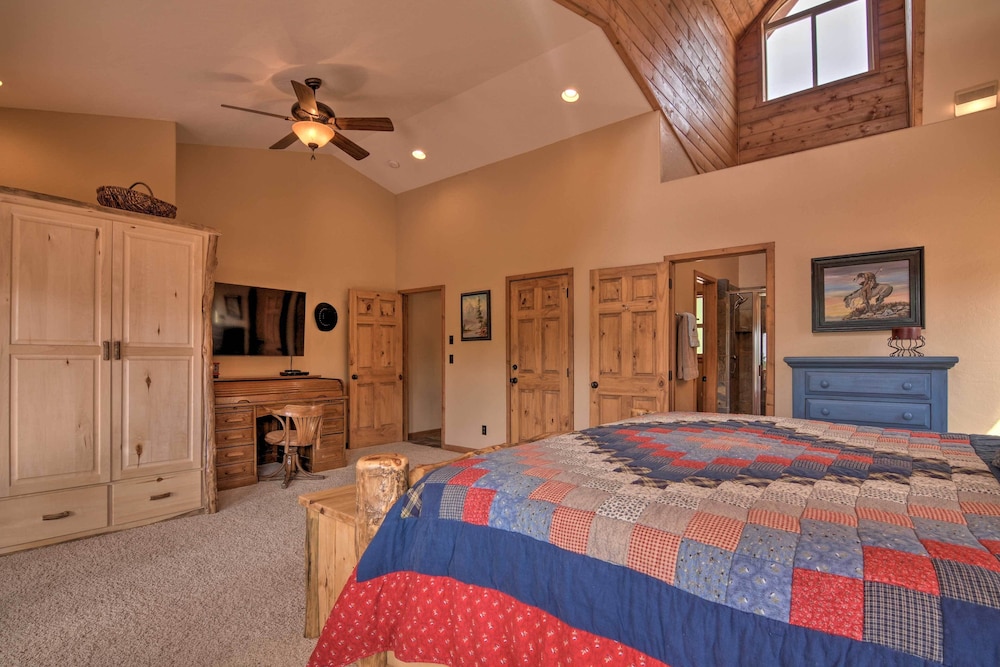 Duck Creek Village Chalet w/ Fire Pit & Decks view 5