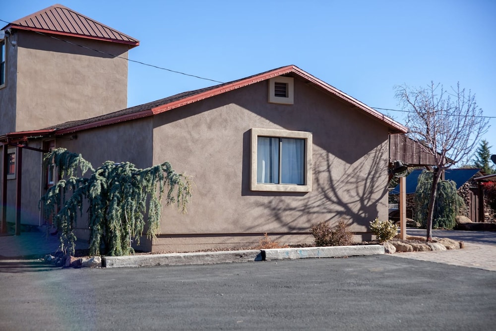 Zebra Refuge Cottage-wild Unique Prescott Stay