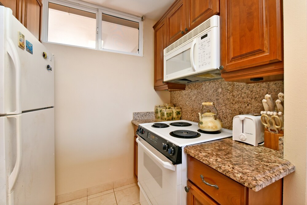 Mahana Resort #305 1 Bedroom Condo by RedAwning