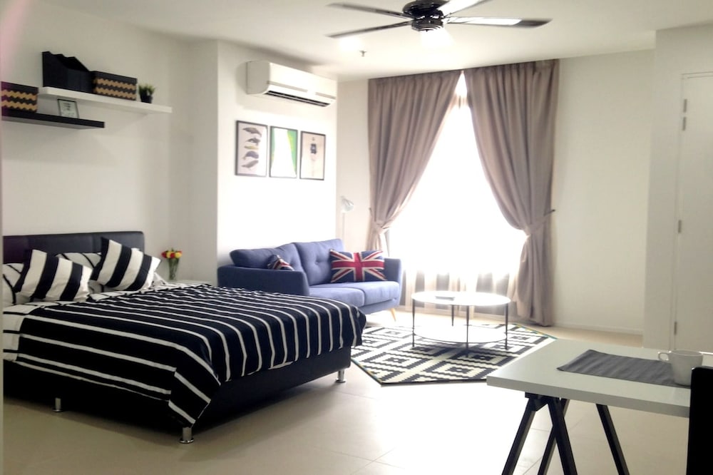 Arcoris Mont Kiara Apartments by Emily in Town
