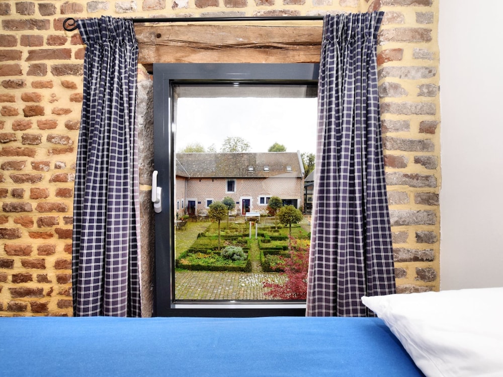 Pleasing Holiday Home in Richelle With Garden, Terrace, BBQ view 2