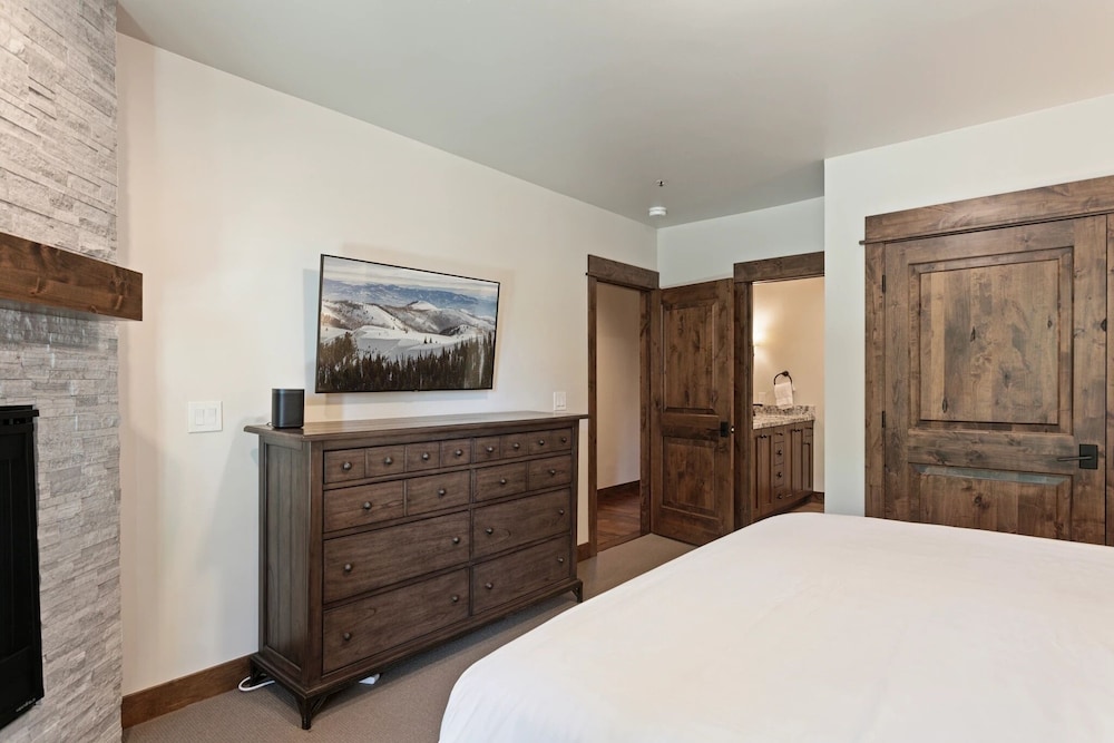 Stag Lodge at Deer Valley Resort - Four Bedroom Residence with Loft and Spa #29 4 Condo
