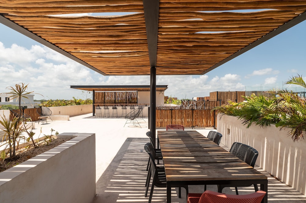 Two Bedroom Luxury Apartment by TuLuna view 5