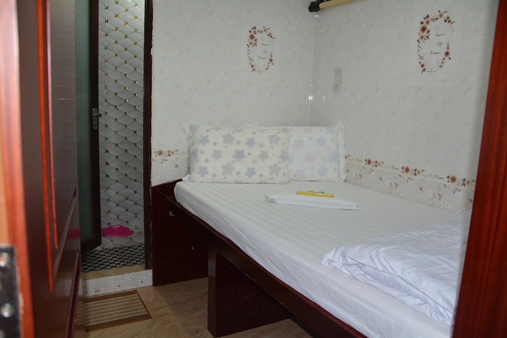 Everest Hostel
