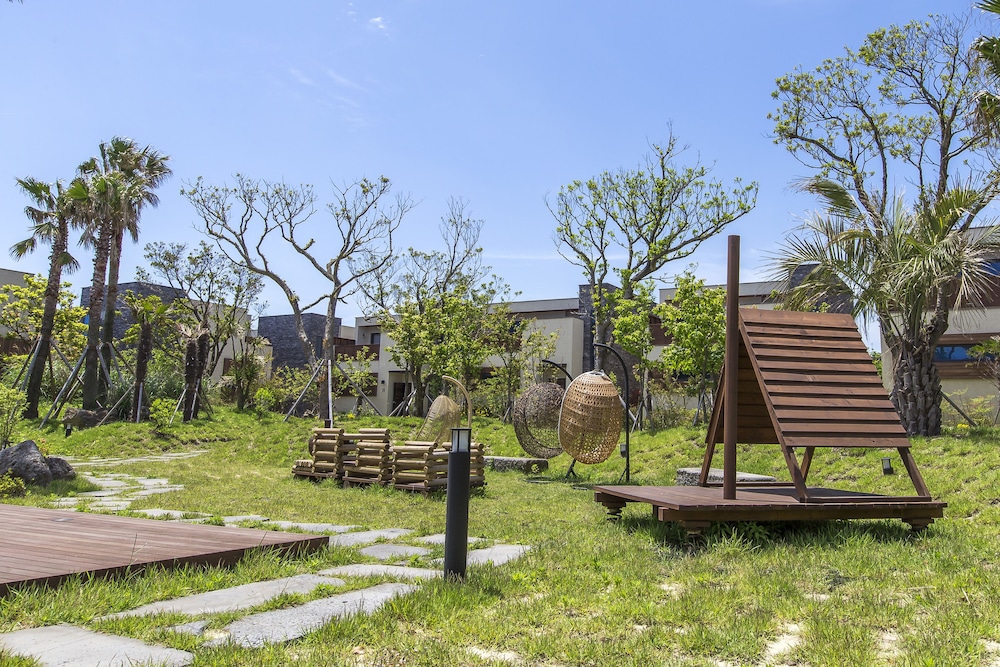Leeum Island Spa & Pool Villa