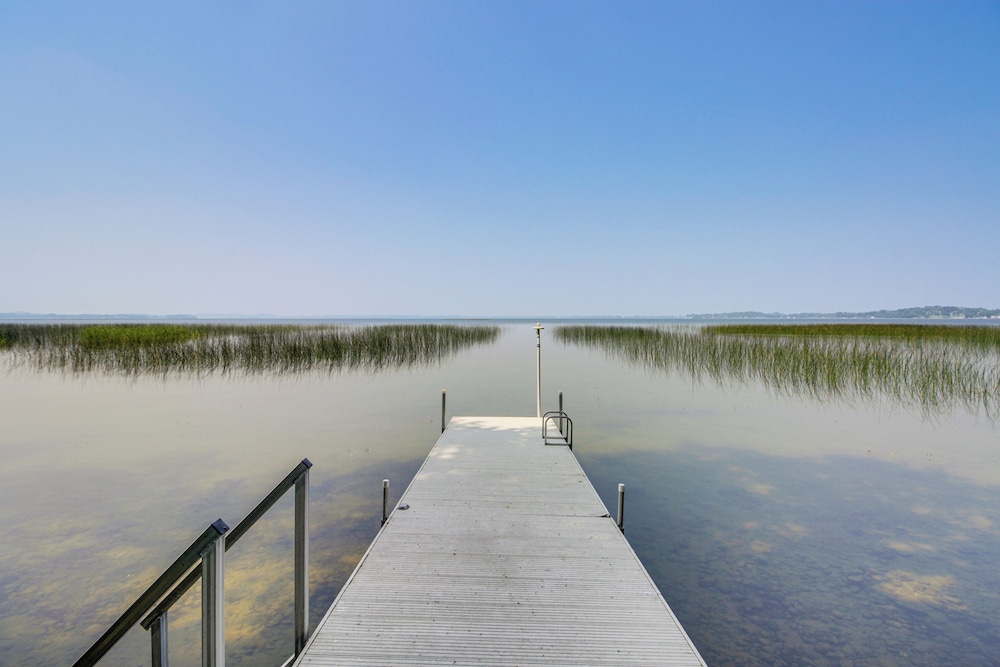 Waterfront Family Retreat on Lake Lida w/ Dock