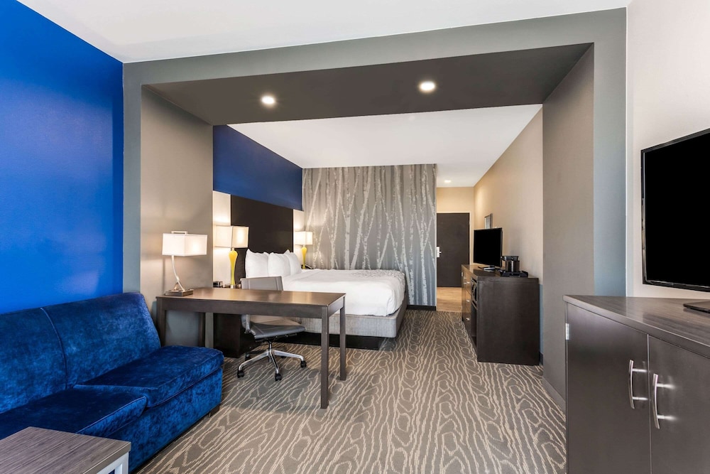 La Quinta Inn & Suites by Wyndham Odessa N. - Sienna Tower