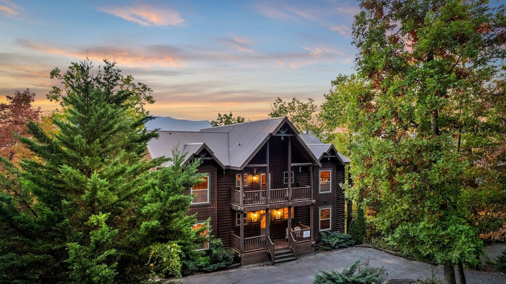 100 Guests Blackthorn Sister Smokies Homes Luxury Mountain Retreat