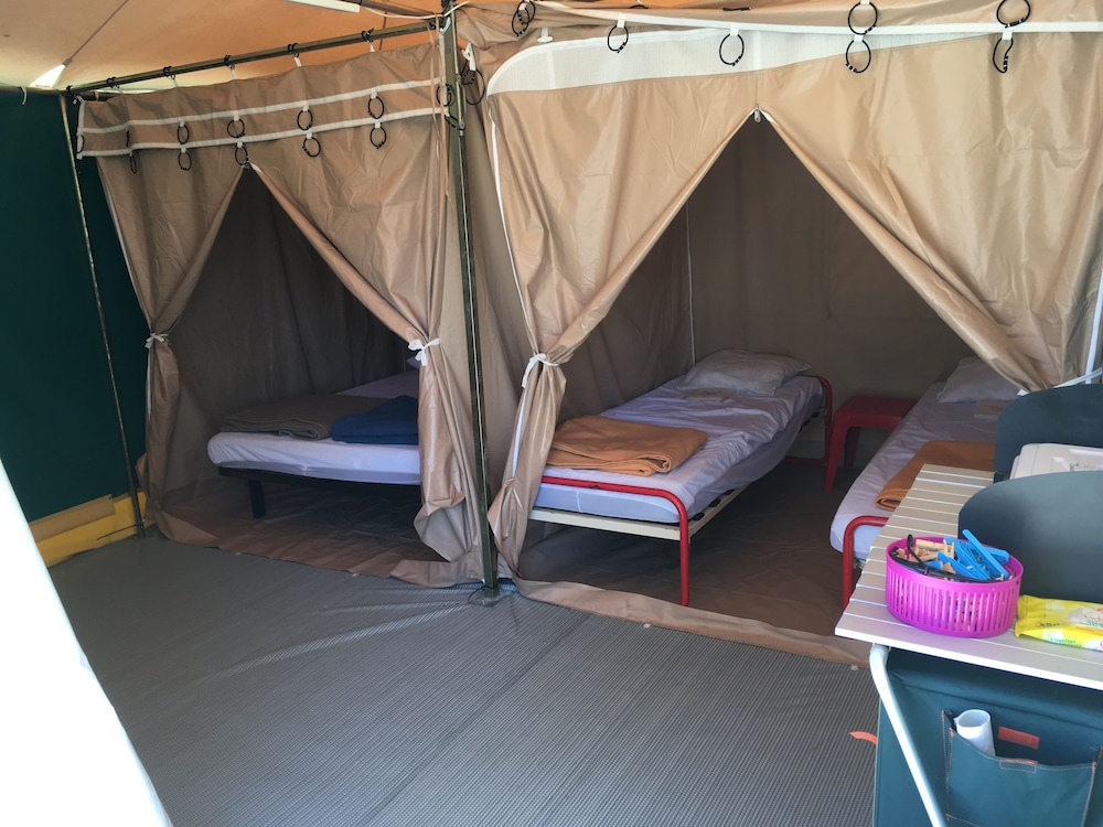 Camping Les Bois de Mont Redon view 3