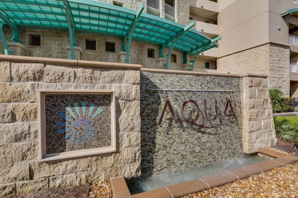 Aqua Resort 906