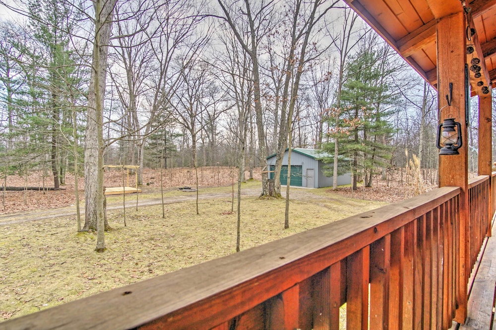 Remote Pentwater Cabin in the Woods: 5 Mi to Dtwn