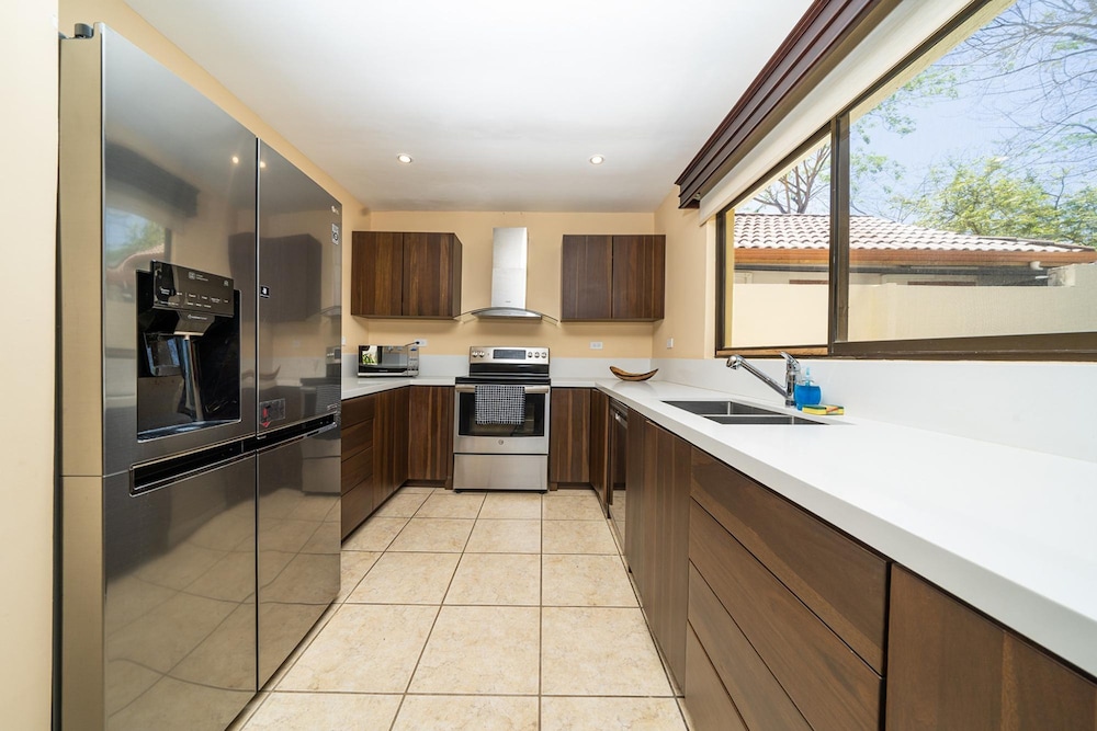 Freshly Updated 3BR With Pool Walk to the Beach Casa Luz de Luna
