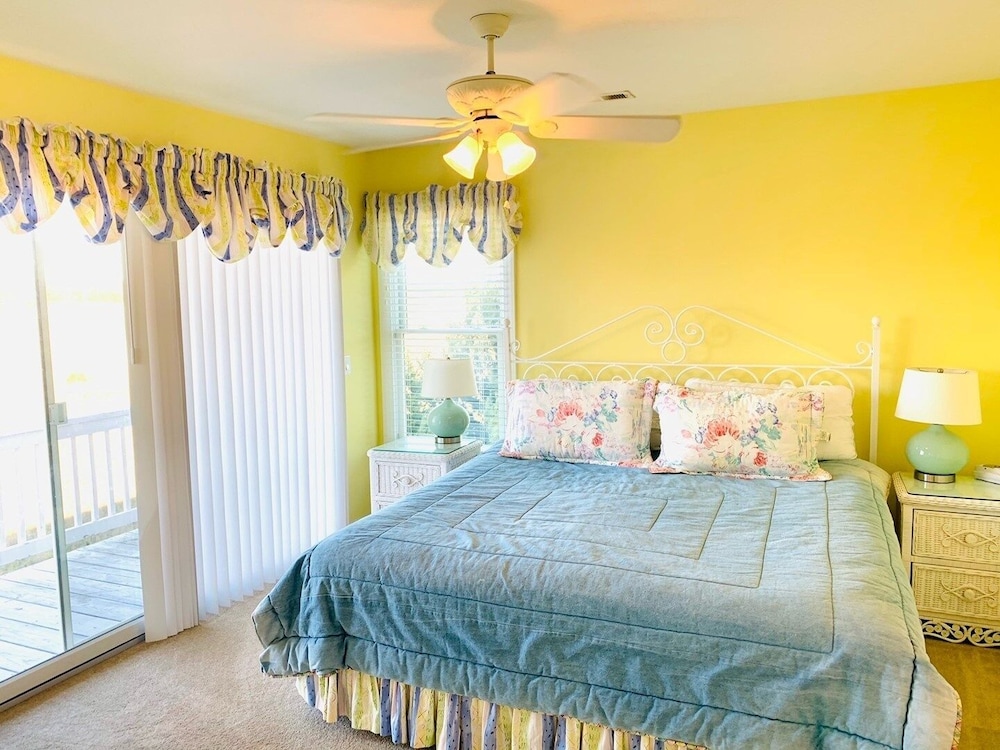 Old Man & The Sea 5 Bedroom Home by RedAwning