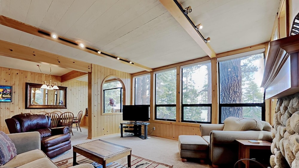 3 Outdoor Spas, Pool, Sauna and Free WiFi and Parking - Unit 531 at 1849 Condos - Slopeside by RedAwning
