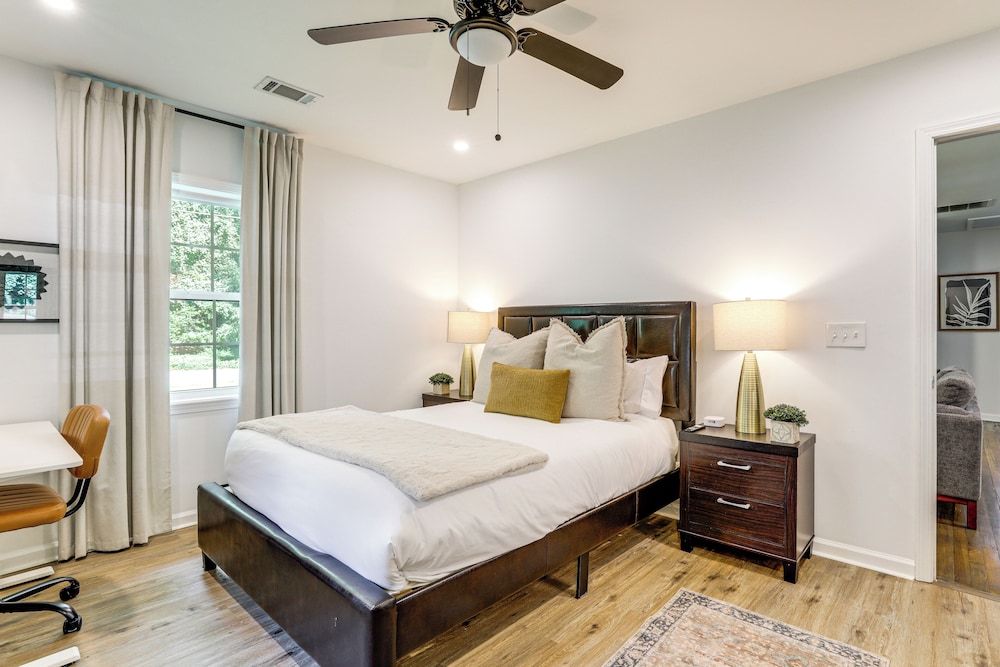 5 Mi to Dtwn Atlanta: Family Home w/ Fenced Yard