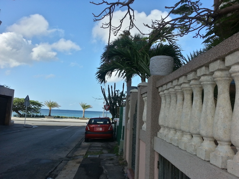 Le Chateau Ocean Villas