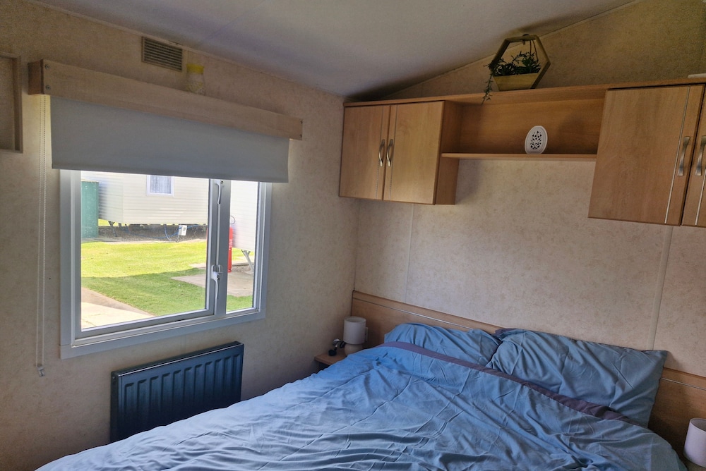 3-bed Caravan, Sleeps 8, Pool & Beach