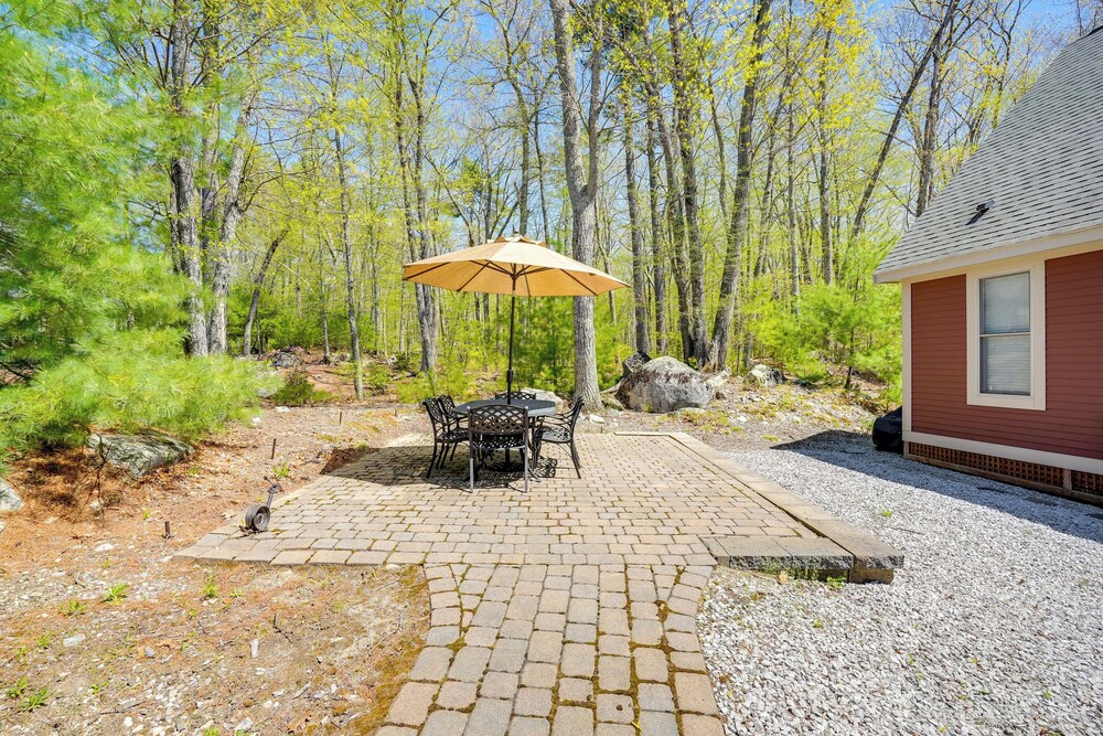 Lake Access & Pools: Sun-soaked Westford Cottage!
