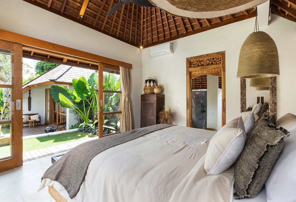Villa Chempaka by Alfred in Bali - New Luxe Tropical 4BR Dream Villa in Canggu