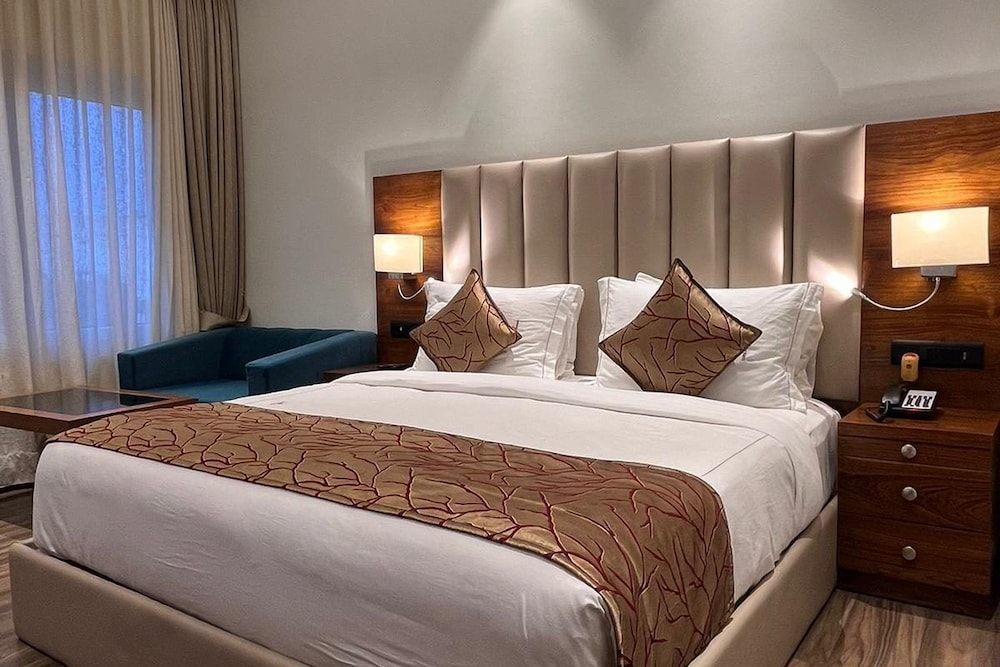 Hotel Guru Surbhi