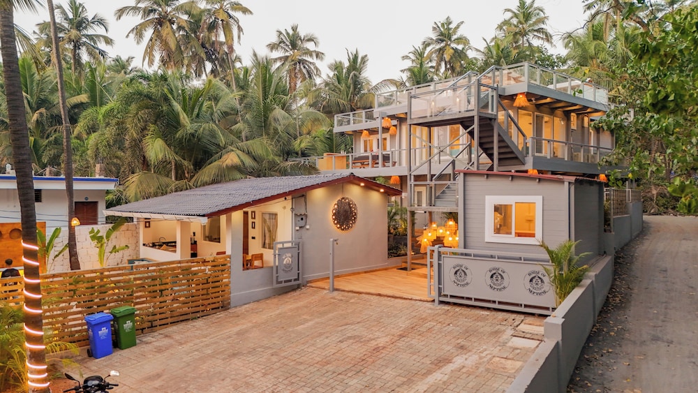 ELIVAAS House of Neptune 1 BHK Boutique
