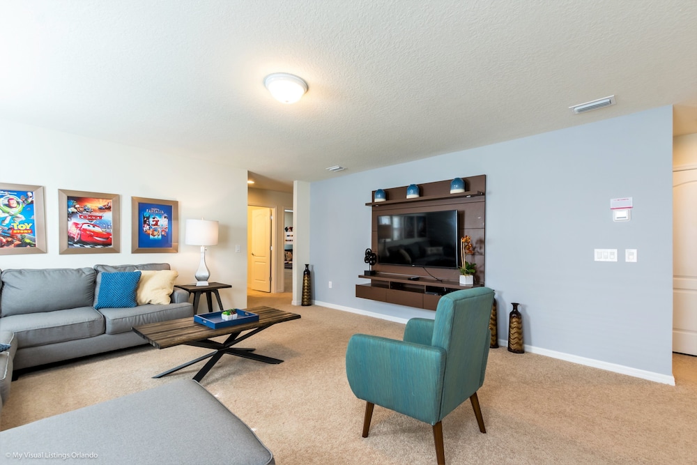7 BD 5.5 BH Villa Game Room Pool Spa
