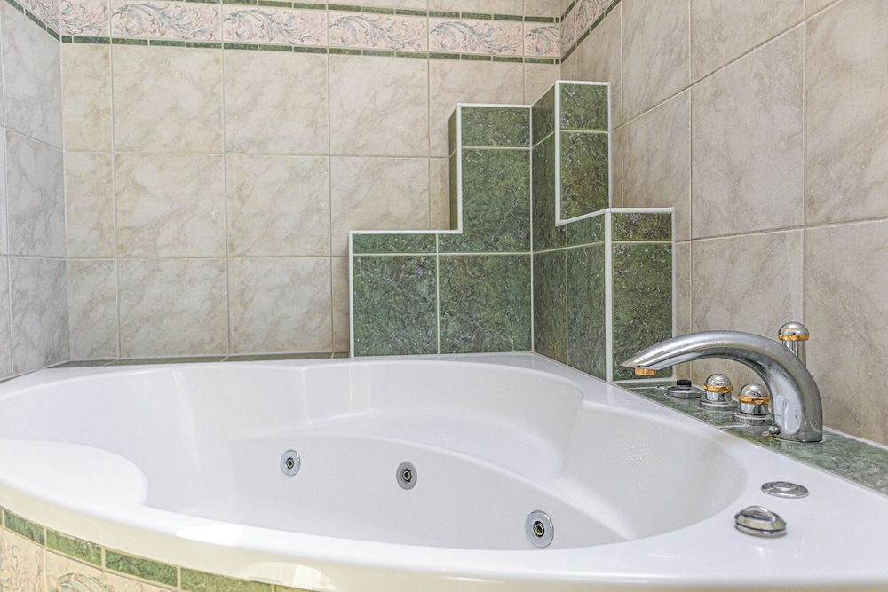 Luxury Garden Villa Sleeps 16 Guests