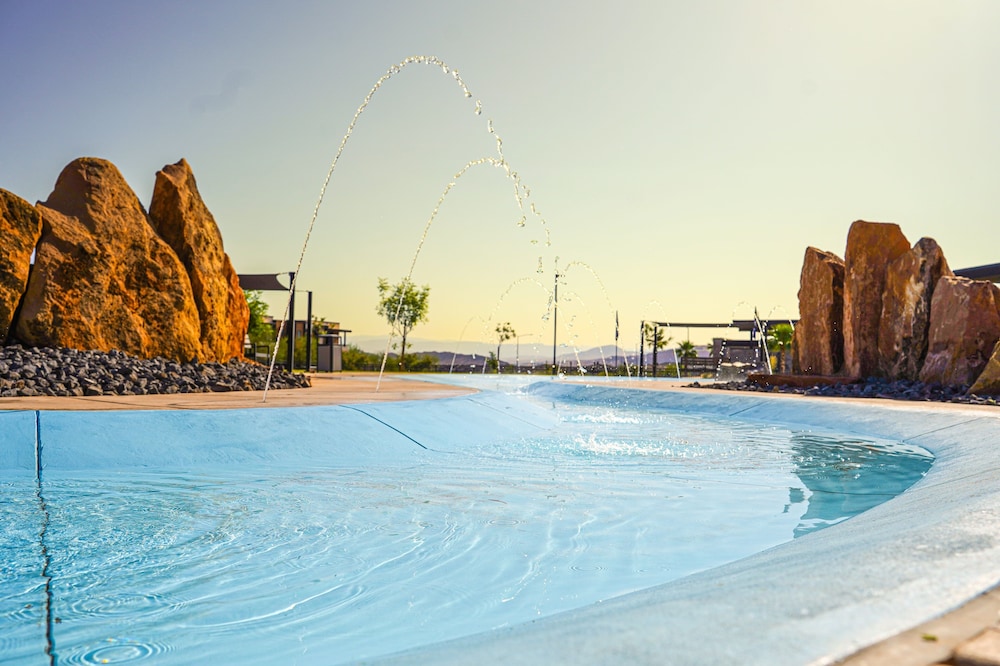 Popular Poolside Retreat 4 Bedroom Townhouse