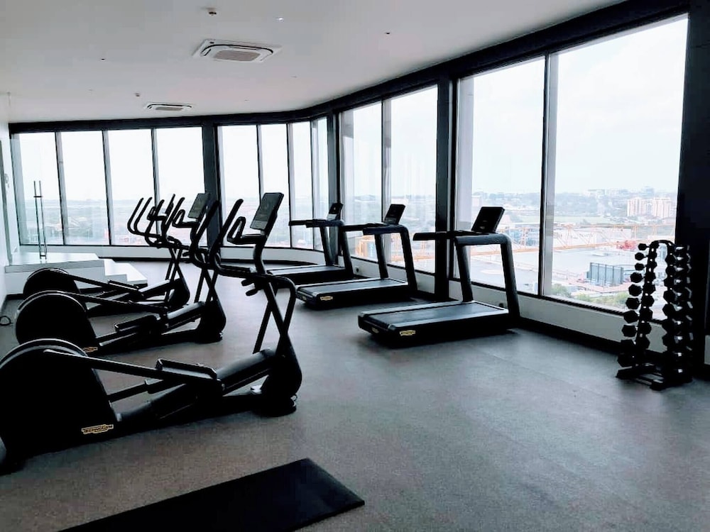 Unique 2 BDR Apartment at Loxwood House With Rooftop Pool and Gym