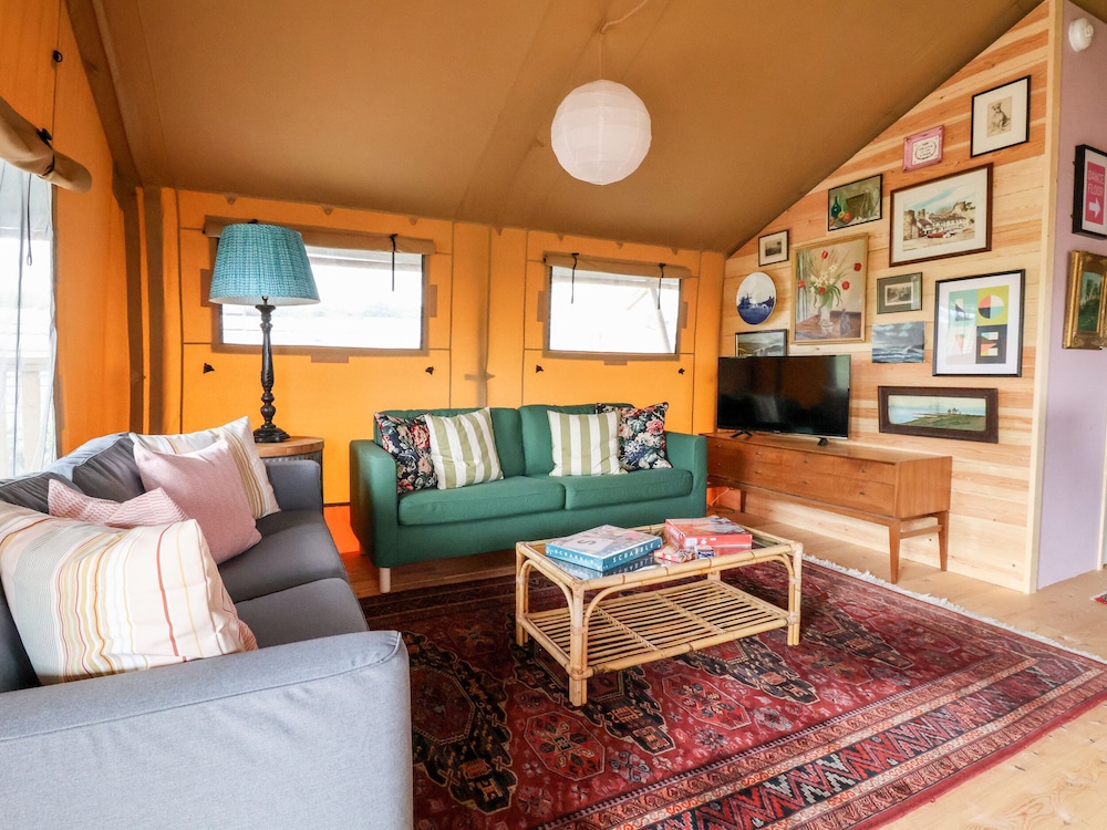 Tilly Bob Lodge