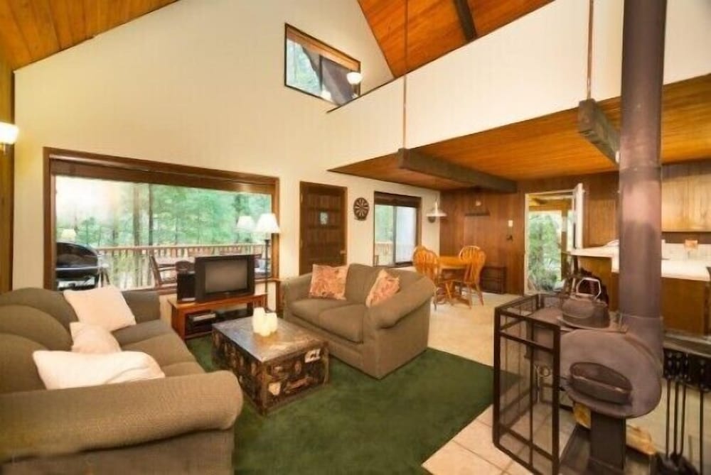 Mt Baker Lodging Cabin 98 - Sleeps 6 view 5