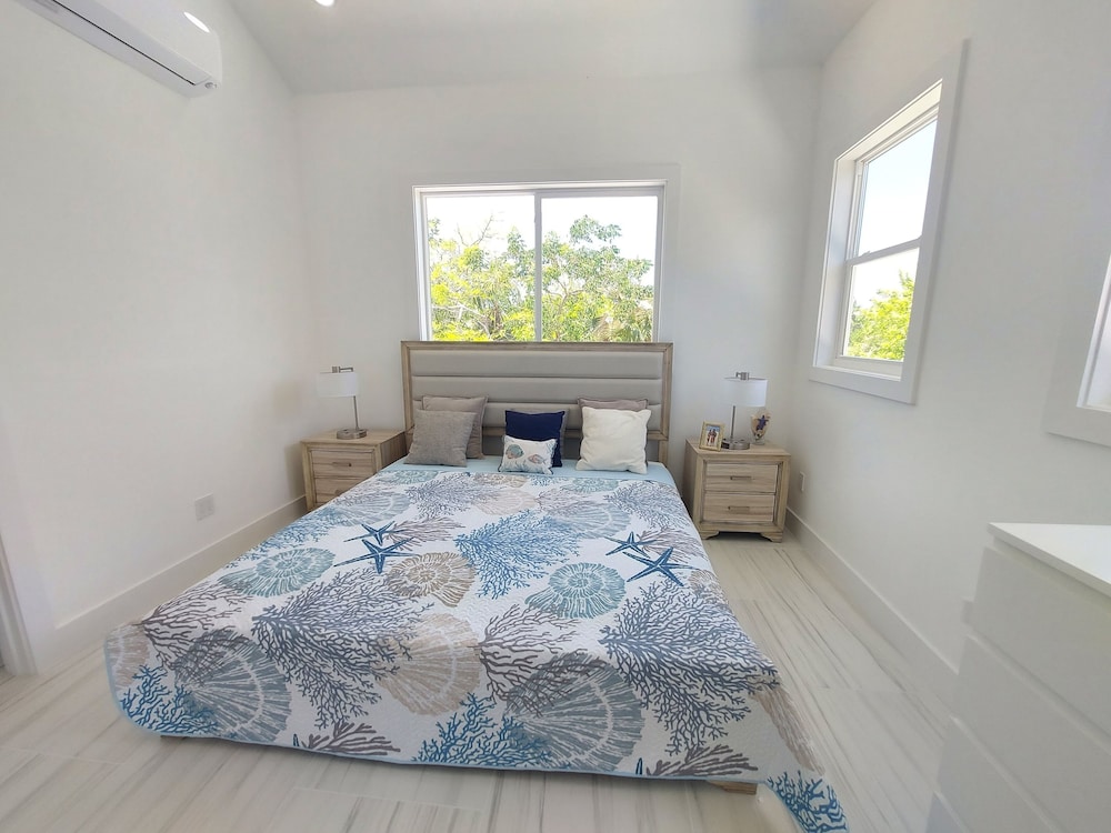 Silver Palms - Brand New Designer Home On Banks Road 2 Bedroom Home