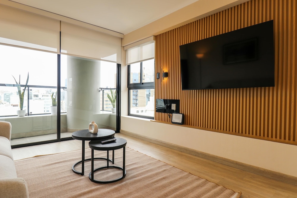 w Dazzling 2BR w Balcony in Miraflores