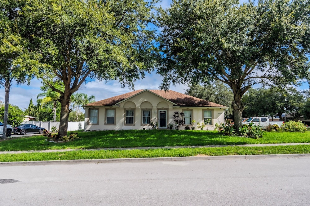 Flint and Kingscrest, LLC - Private Rooms in Shared Home