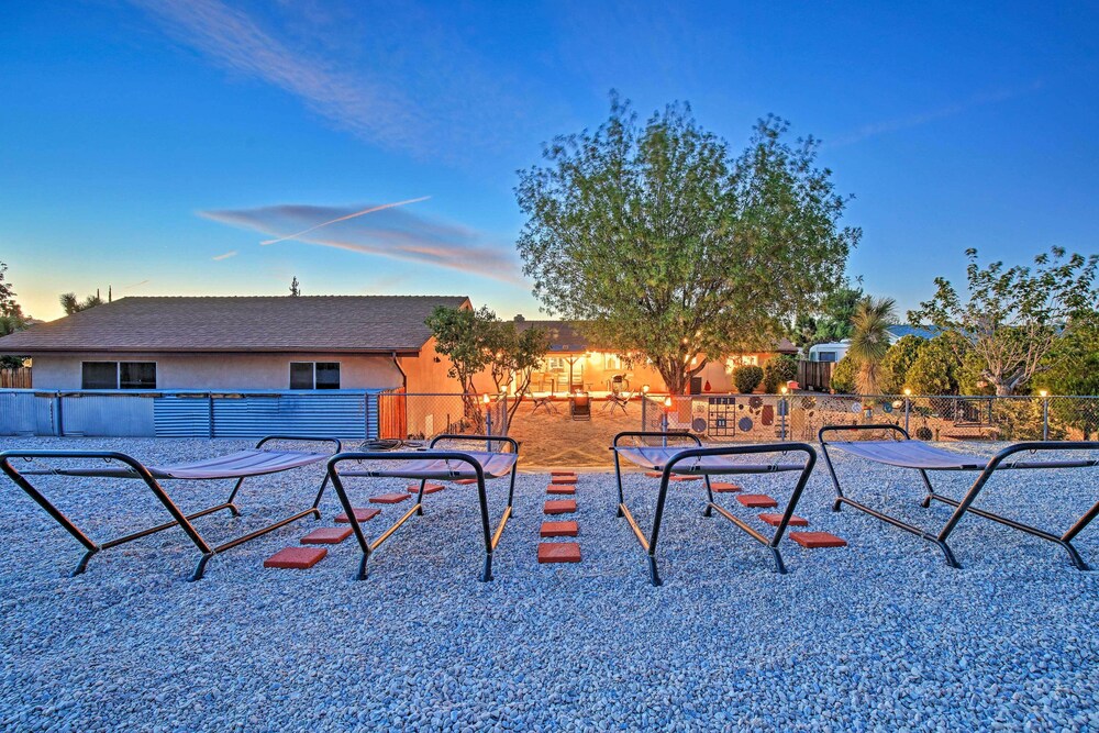 Charming Home, 8 Mi to Joshua Tree Natl Park